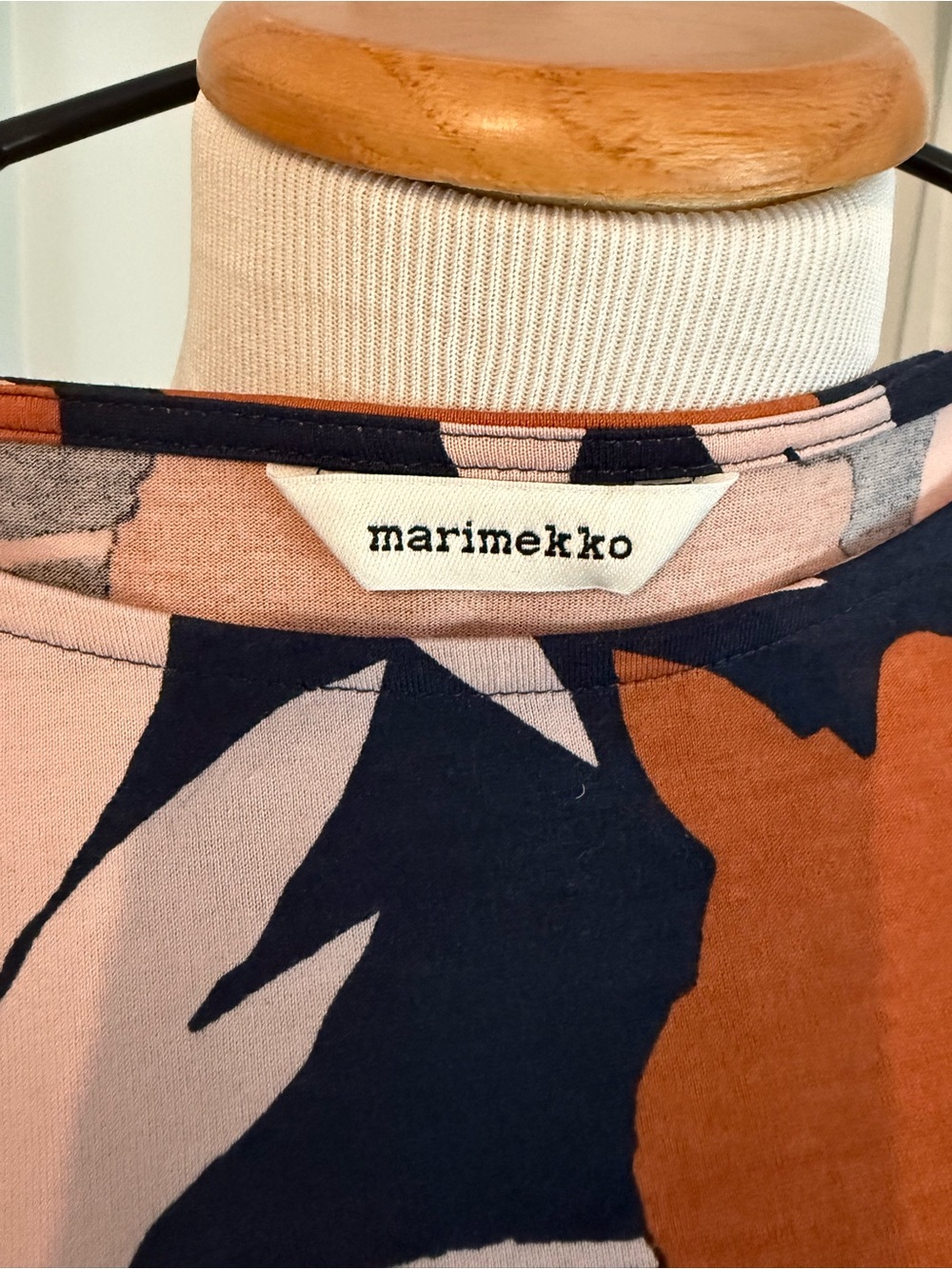 Marimekko Navy Floral 3/4 Sleeve Top in Rust & Pink NWOT - Picture 2 of 2